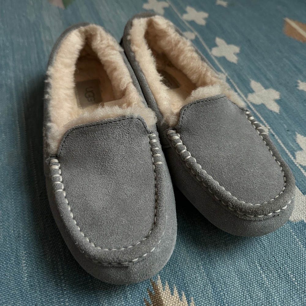 Ugg grey slippers Women’s size 7